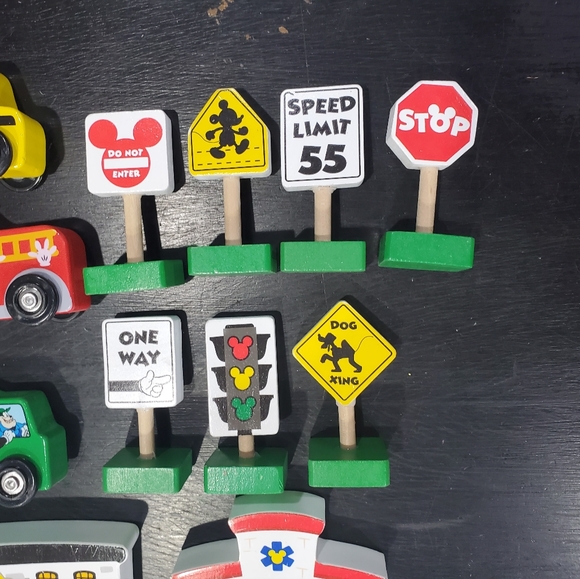 Disney Melissa and Doug Mickey Mouse Deluxe Wooden Vehicle Set - Picture 6 of 11